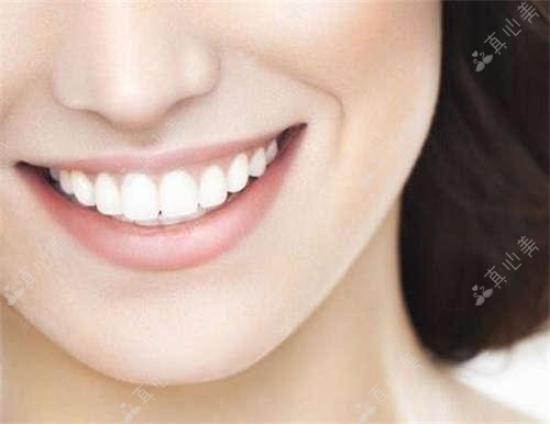 北京自体脂肪丰臀价格对比:瀛美18000元 vs 润美玉之光16000元,疗效与护理全解析