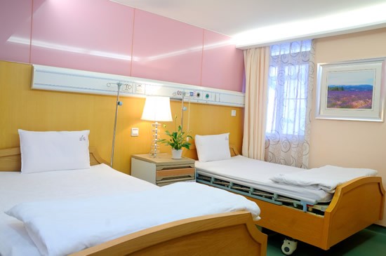 深圳美莱整形医院林登文2026年双眼皮修复价格多少？6000-20000元无痕技术揭秘！