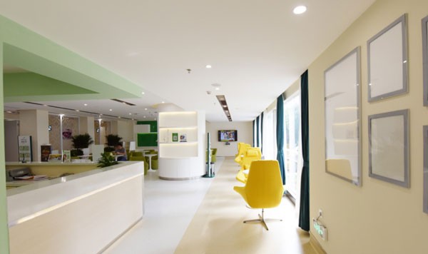 三、深圳美莱整形医院林登文医生的口碑与成功实例