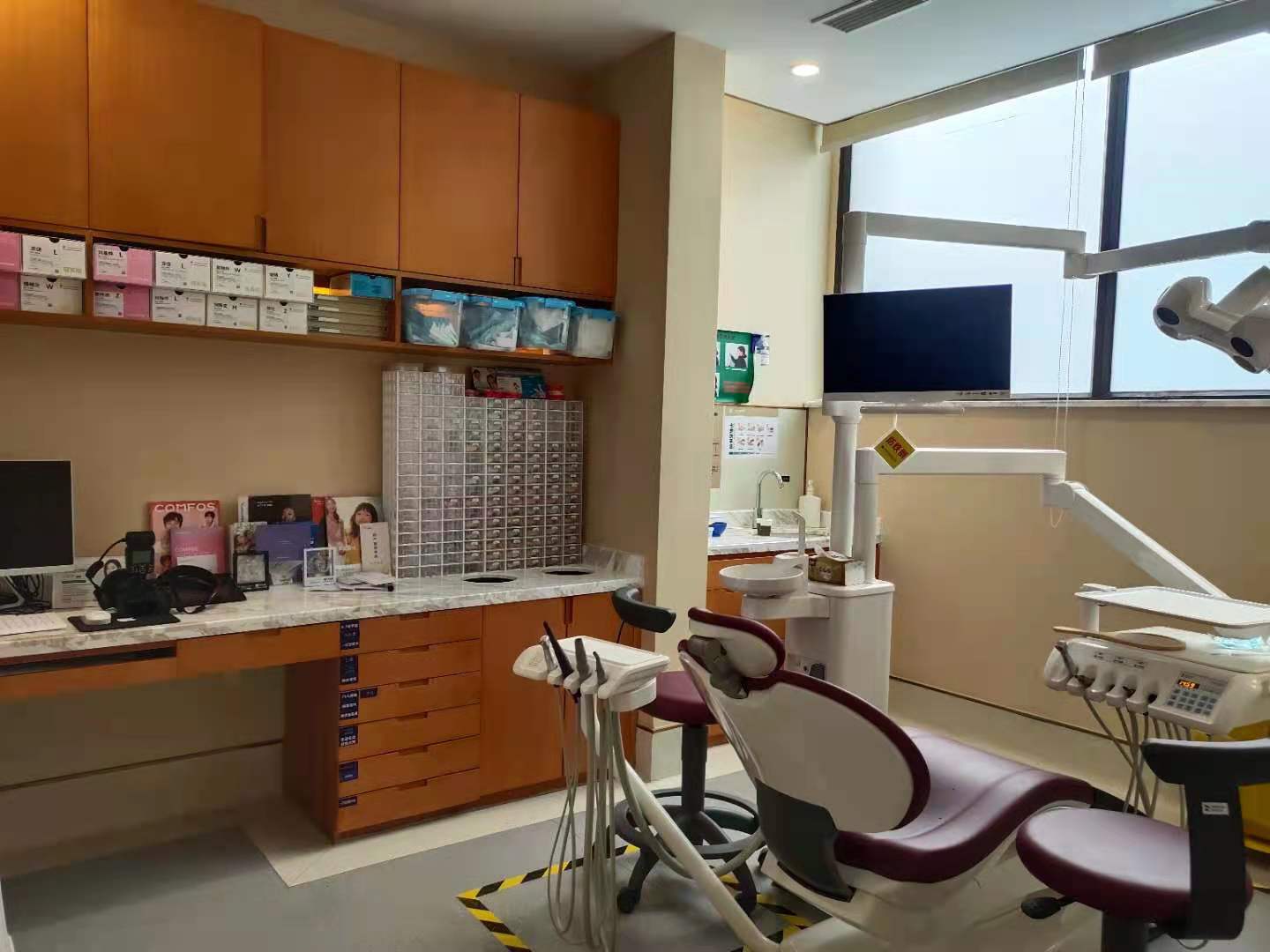 五、绵阳华美紫馨植发医生团队如何？左成、韩春等医生拥有10-20年经验