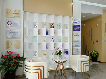 四、武汉华美疤痕胎记修复中心的医生团队如何？