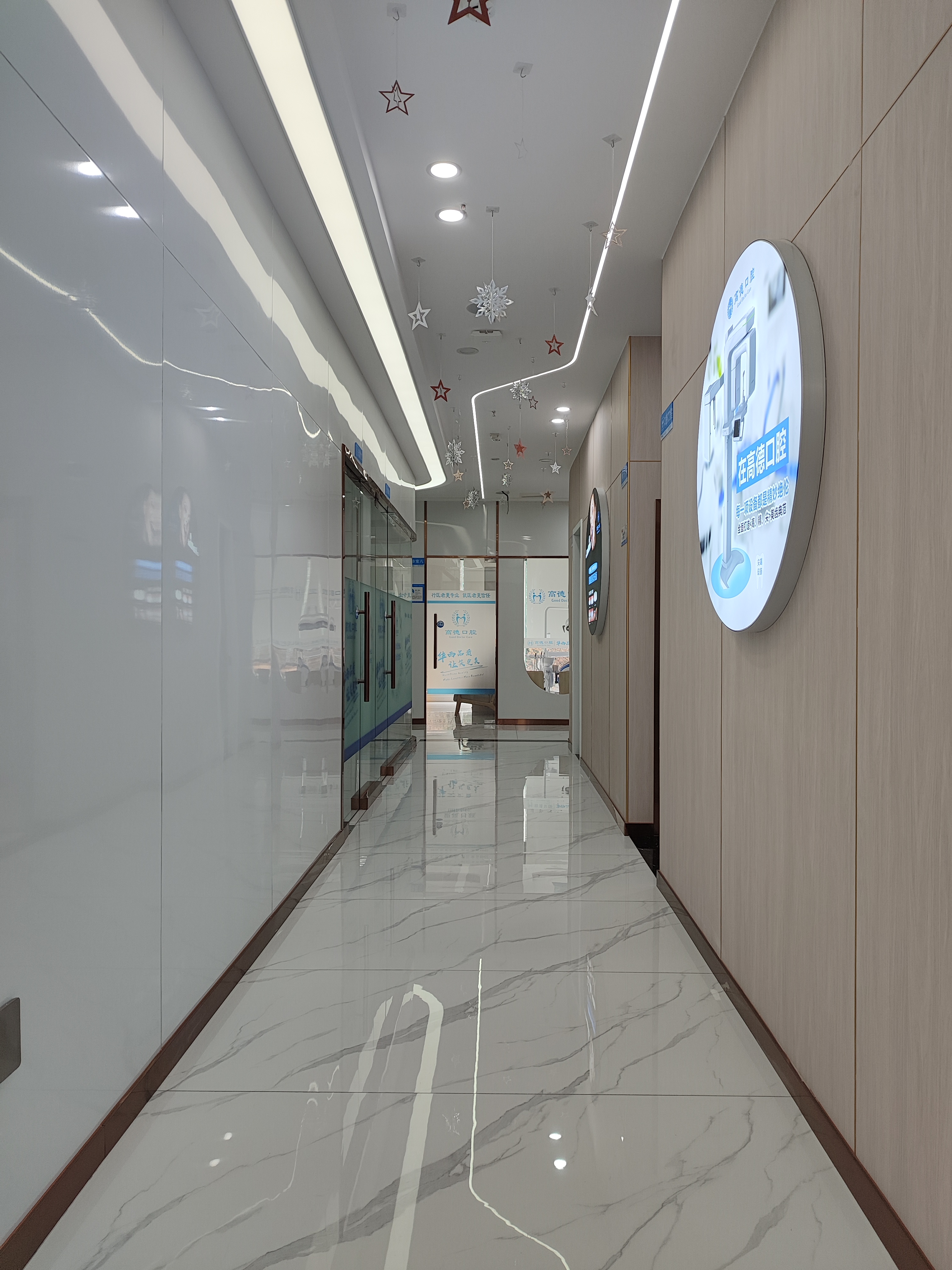 四川口腔医院补牙一般需要多少钱？成都高德、极光、新桥三家价格差异对比分析！