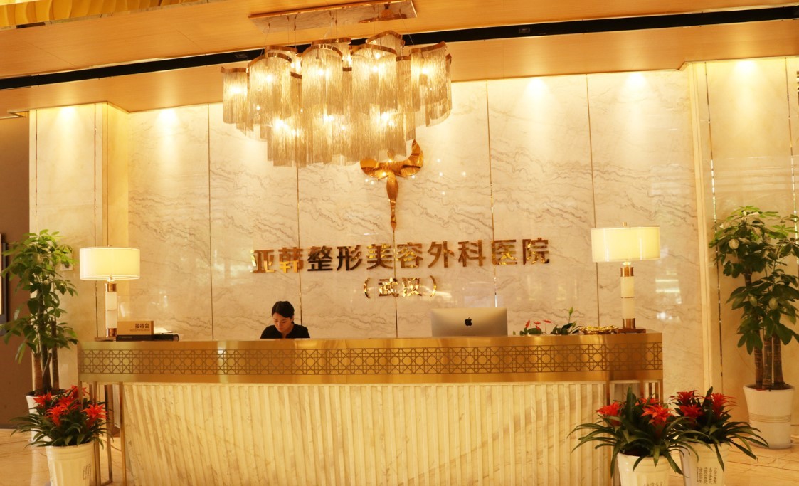 武汉哪个民营整形医院做隆胸好？亚韩、仁爱时光、美莱口碑更稳，技术服务双在线！