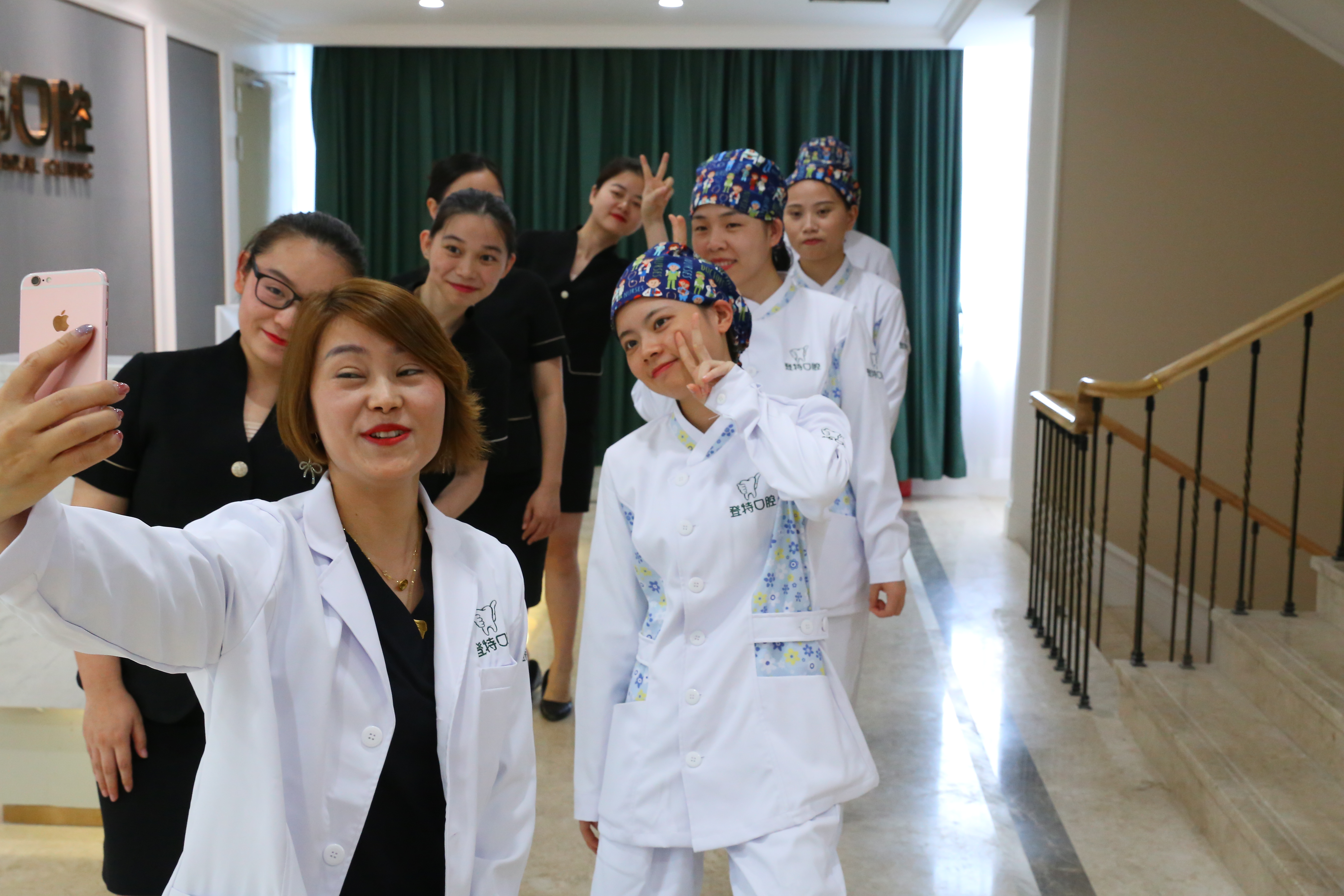 八、深圳登特口腔医院设备是否先进？引进CT和激光设备