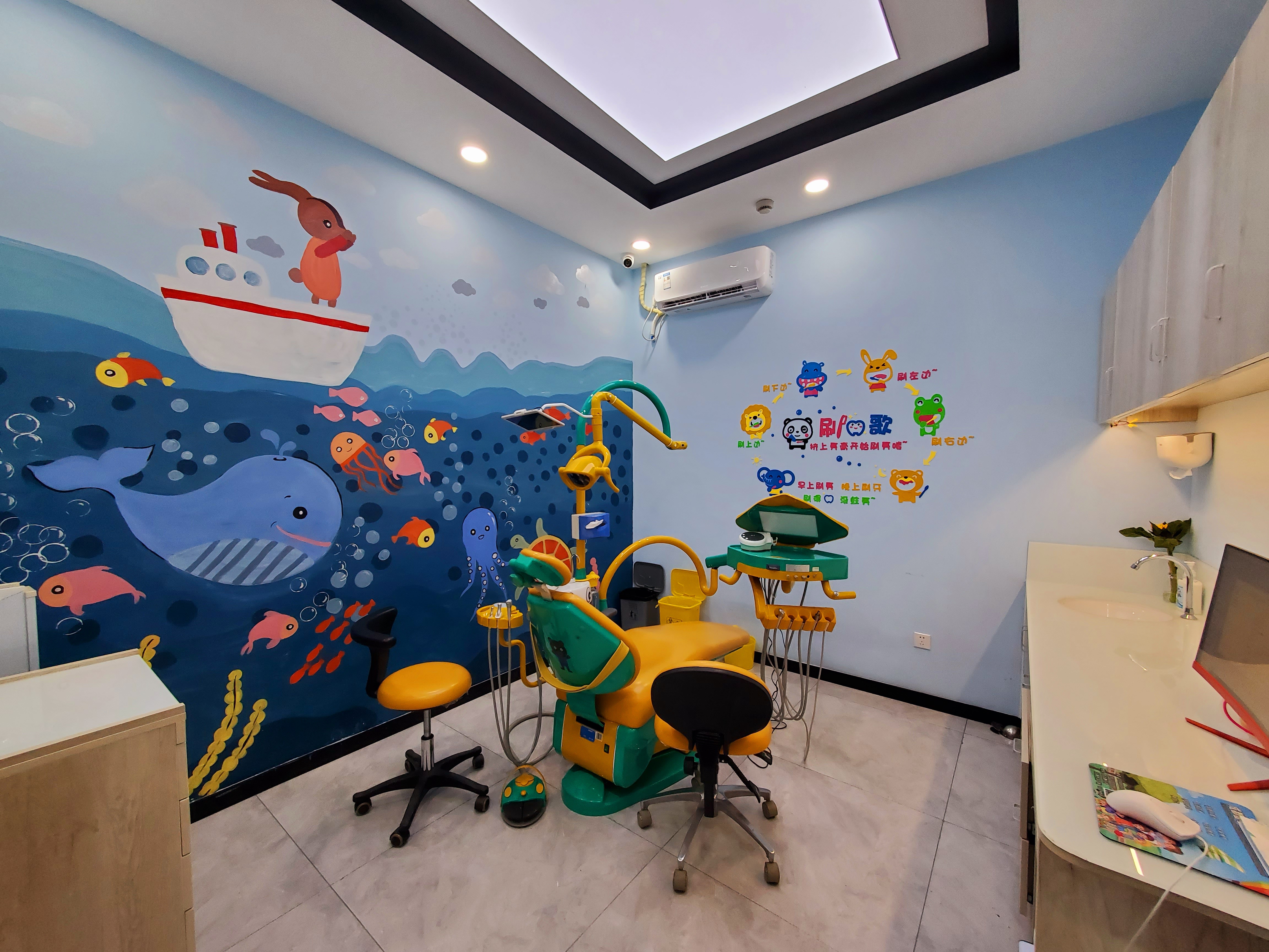 九、成都华美紫欣馨医院是吗：不是，但资质齐全