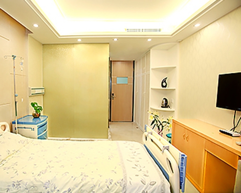 深圳非凡医院隆胸有那个医生技术好？刘迁内窥镜+梅够明脂肪移植双王牌，案例超800+！