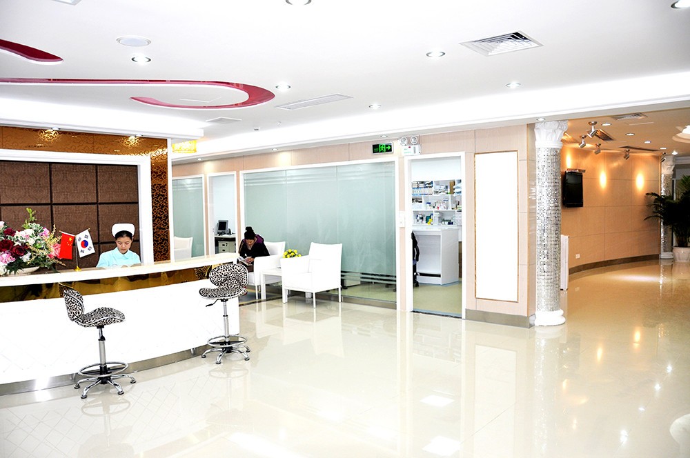 五、深圳非凡医院医生介绍：个性化服务与面诊流程解析