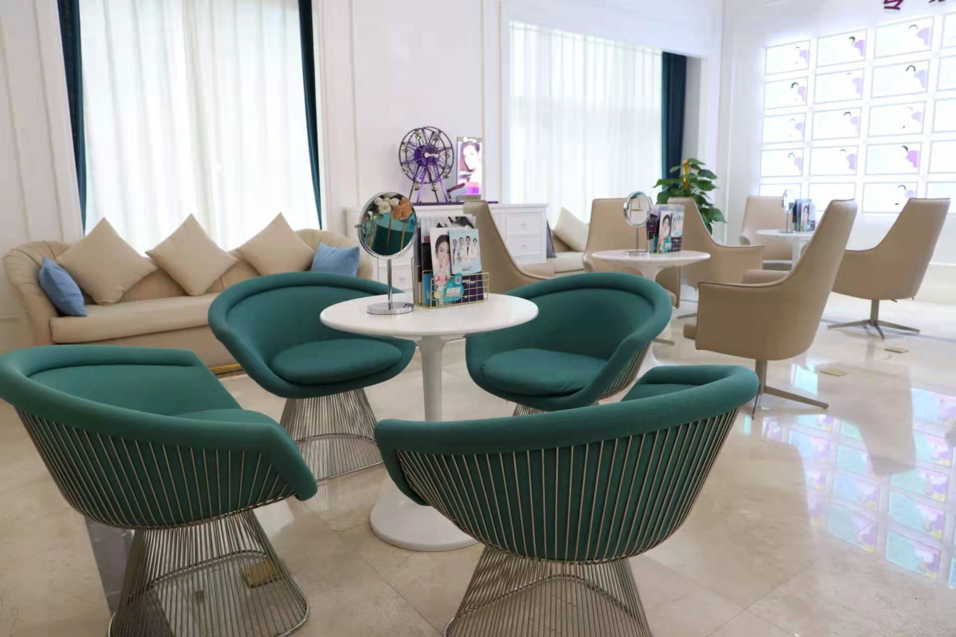 重庆华美李富强去眼袋怎么样？光能祛眼袋15000元起效果自然！