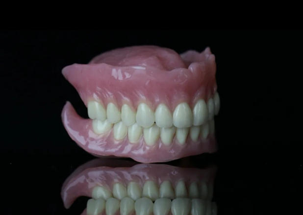 三、单颗吸附性义齿的优缺点对比分析